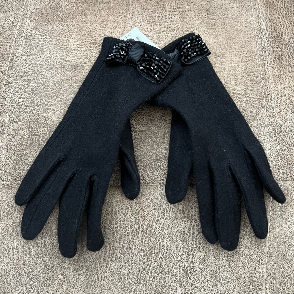 Emotional Enzo Beaded Bow Ladies Gloves